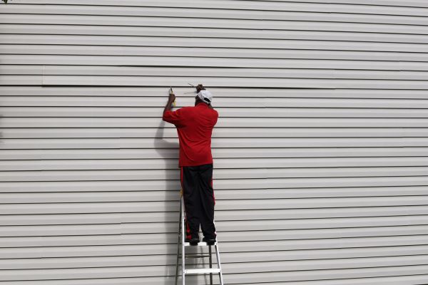 Loose Siding Repair in Sacramento