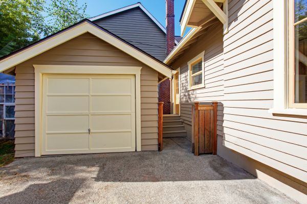 Cost of Garage Siding Replacement in Sacramento