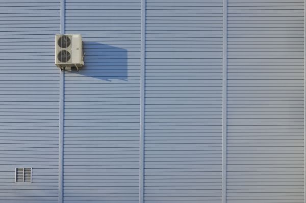 Cost of Flat Metal Siding Installation in Sacramento