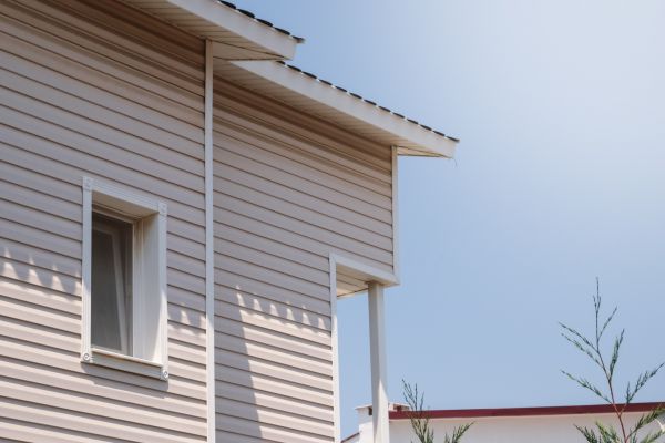 Vinyl Siding Hole Repair in Sacramento
