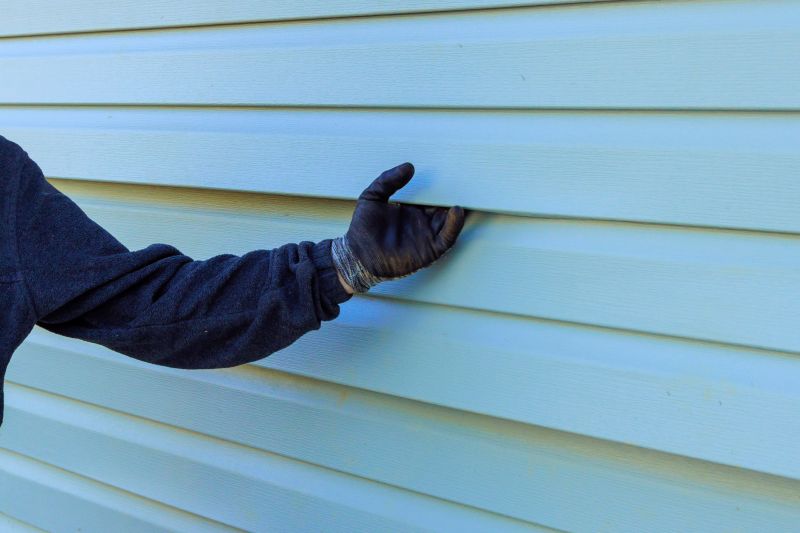 Cleaning Vinyl Siding Before Repair